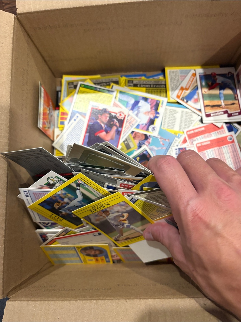 Old Baseball Cards Bulk Lot - Box of 200+ Random Baseball Cards from Fleer, etc - Picture 3 of 5